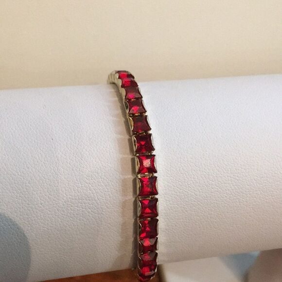 Red rhinestone bracelet - Picture 3 of 7